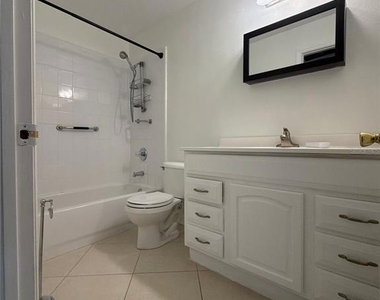 13855 Glasser Avenue - Photo Thumbnail 5