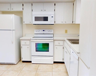 1213 Glen Oaks Drive E - Photo Thumbnail 12