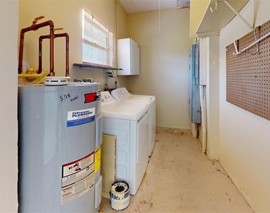 1213 Glen Oaks Drive E - Photo Thumbnail 26