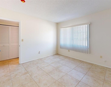 1213 Glen Oaks Drive E - Photo Thumbnail 25