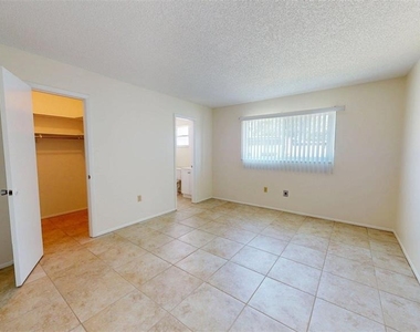 1213 Glen Oaks Drive E - Photo Thumbnail 18