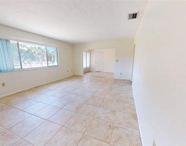 1213 Glen Oaks Drive E - Photo Thumbnail 17