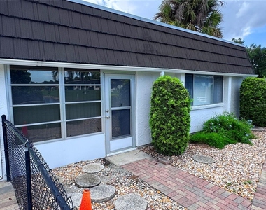 1213 Glen Oaks Drive E - Photo Thumbnail 2