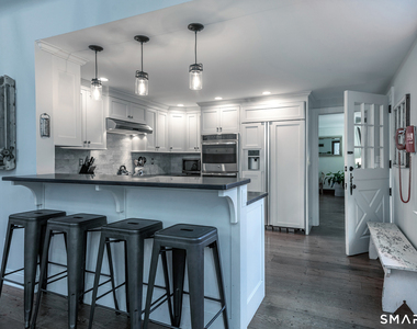 255 Woodbury Road - Photo Thumbnail 7