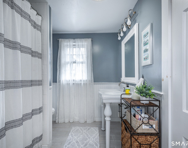 255 Woodbury Road - Photo Thumbnail 13