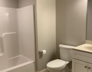 102 Edgewater Circle - Photo Thumbnail 8