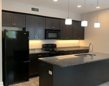 102 Edgewater Circle - Photo Thumbnail 2