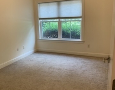 102 Edgewater Circle - Photo Thumbnail 5