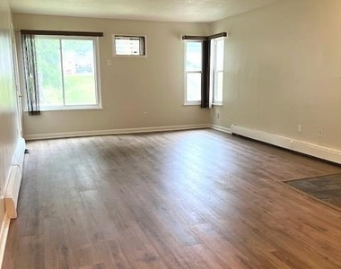 4 Woodland Drive - Photo Thumbnail 3