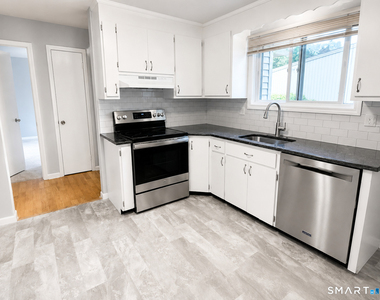 501 Summer Hill Drive - Photo Thumbnail 3
