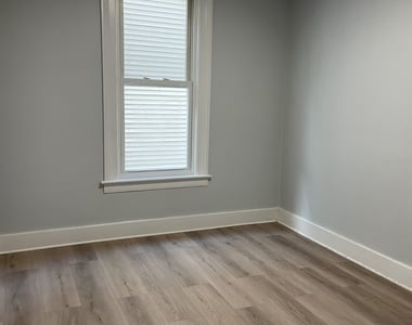 1086 Main Street - Photo Thumbnail 3