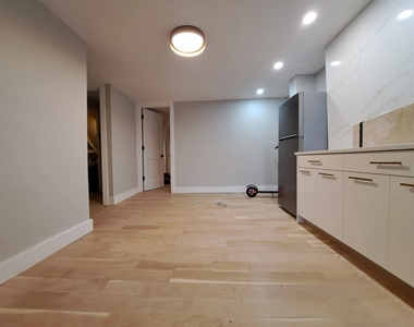 135 Quincy Street - Photo Thumbnail 3