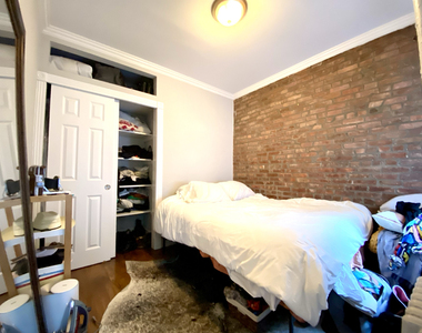 Mott & Prince St - Photo Thumbnail 4