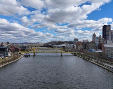 320 Fort Duquesne Blvd - Photo Thumbnail 5