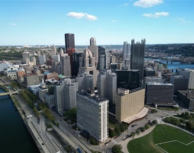 320 Fort Duquesne Blvd - Photo Thumbnail 1