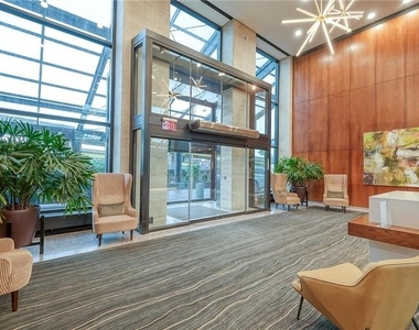 320 Fort Duquesne Blvd - Photo Thumbnail 9