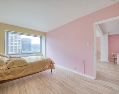320 Fort Duquesne Blvd - Photo Thumbnail 26