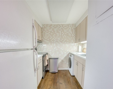 320 Fort Duquesne Blvd - Photo Thumbnail 24