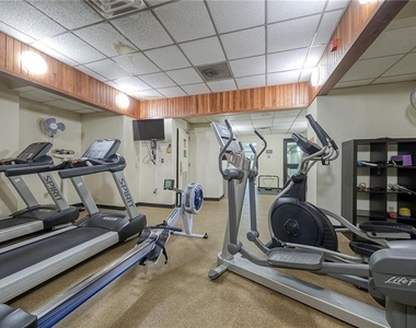 320 Fort Duquesne Blvd - Photo Thumbnail 13