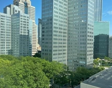 320 Fort Duquesne Blvd - Photo Thumbnail 7