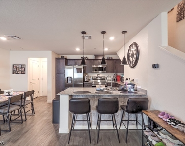 6816 Citron Mist Court - Photo Thumbnail 10