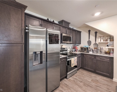 6816 Citron Mist Court - Photo Thumbnail 11