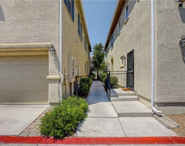 3909 Sweet Pine Street - Photo Thumbnail 3