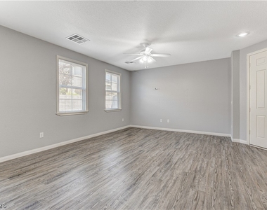 3909 Sweet Pine Street - Photo Thumbnail 7