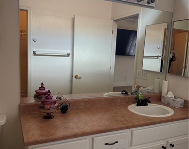 2851 Sapphire Desert Drive - Photo Thumbnail 5
