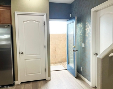 8102 Lake Chippewa Street - Photo Thumbnail 9