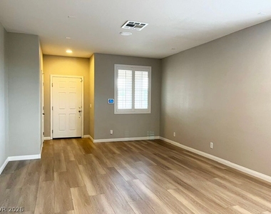 8102 Lake Chippewa Street - Photo Thumbnail 4