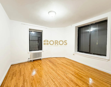 210 East 10th Street - Photo Thumbnail 3