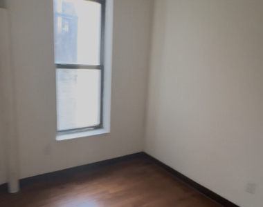 East 11th Street, Unit 4 - Photo Thumbnail 4