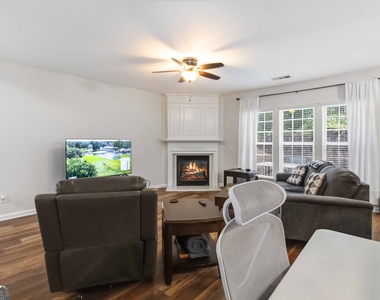 105 Finchley Drive - Photo Thumbnail 7
