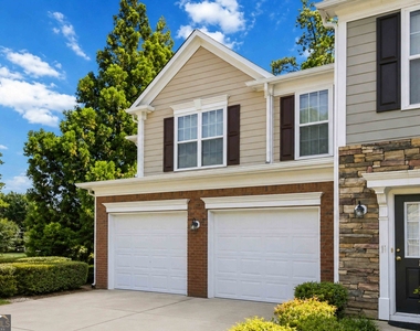 105 Finchley Drive - Photo Thumbnail 1