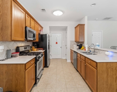 105 Finchley Drive - Photo Thumbnail 10