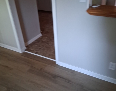 9109 Sterling Ridge Lane - Photo Thumbnail 5