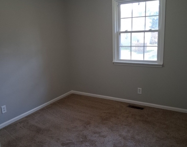 9109 Sterling Ridge Lane - Photo Thumbnail 13