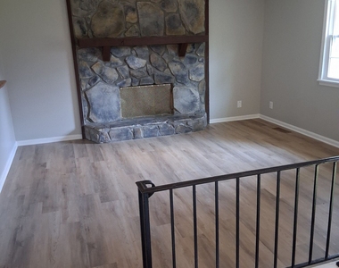 9109 Sterling Ridge Lane - Photo Thumbnail 3