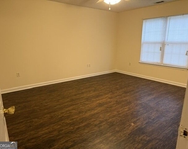 303 Aldred Avenue - Photo Thumbnail 5