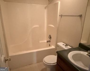 303 Aldred Avenue - Photo Thumbnail 9