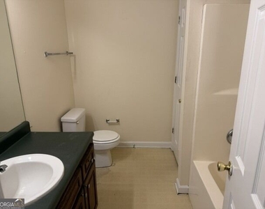 303 Aldred Avenue - Photo Thumbnail 8