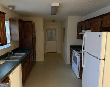 303 Aldred Avenue - Photo Thumbnail 4