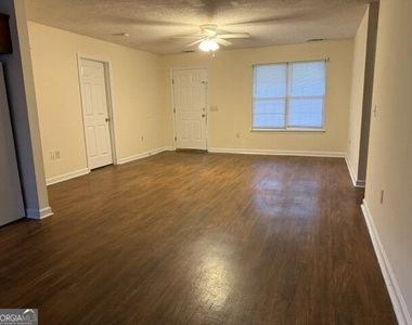303 Aldred Avenue - Photo Thumbnail 3