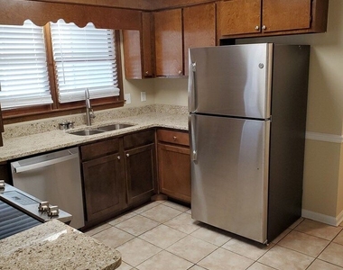 104 Mockingbird Drive - Photo Thumbnail 2