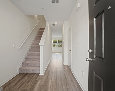 541 Magnolia Circle - Photo Thumbnail 3