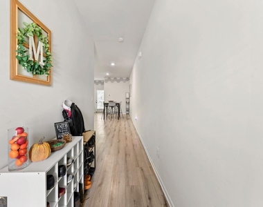 1840 Fabian Way Sw - Photo Thumbnail 1