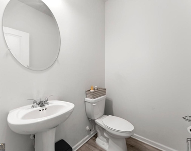 1840 Fabian Way Sw - Photo Thumbnail 9