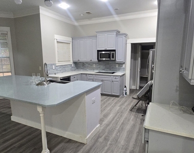 5715 Southcrest Lane - Photo Thumbnail 7