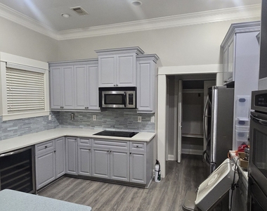 5715 Southcrest Lane - Photo Thumbnail 8